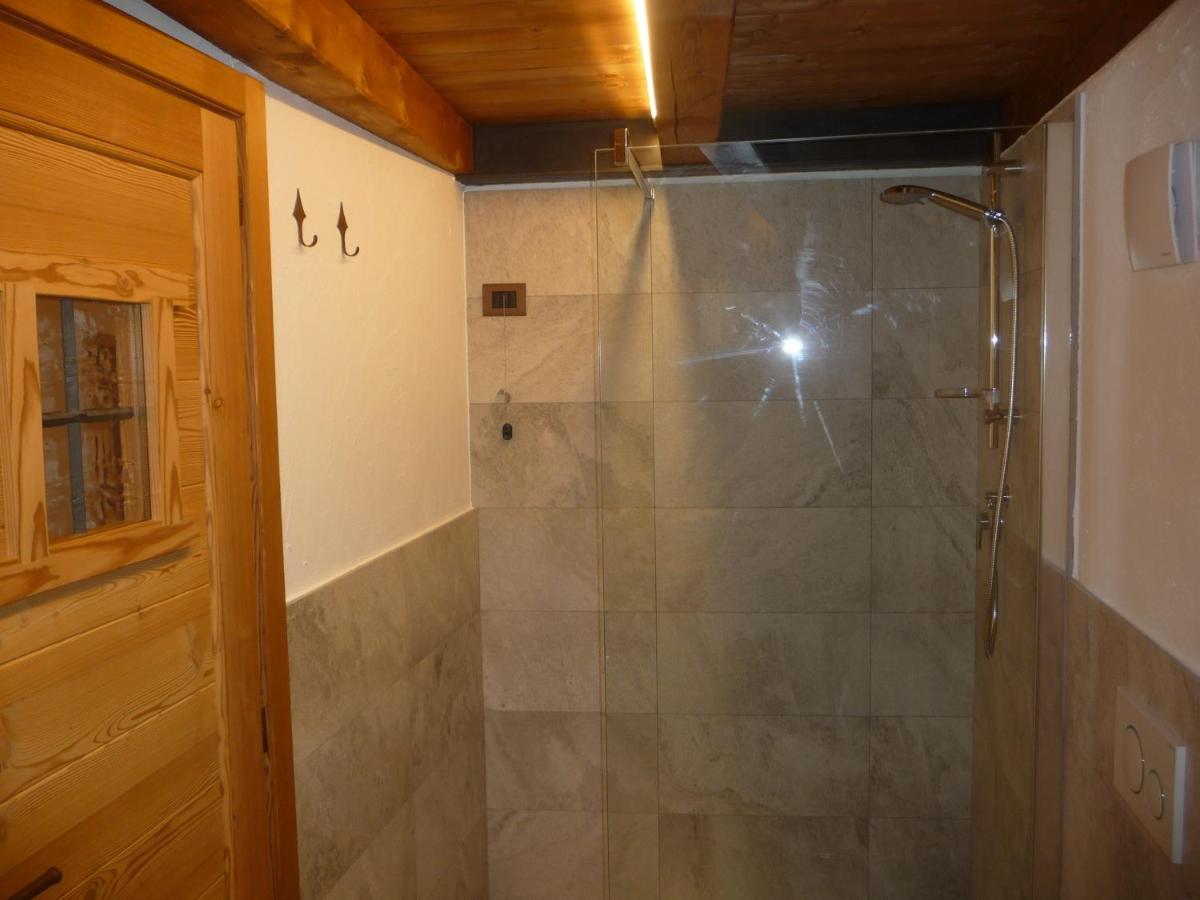 Bed and Breakfast Beb Luca76 Avise Exterior foto