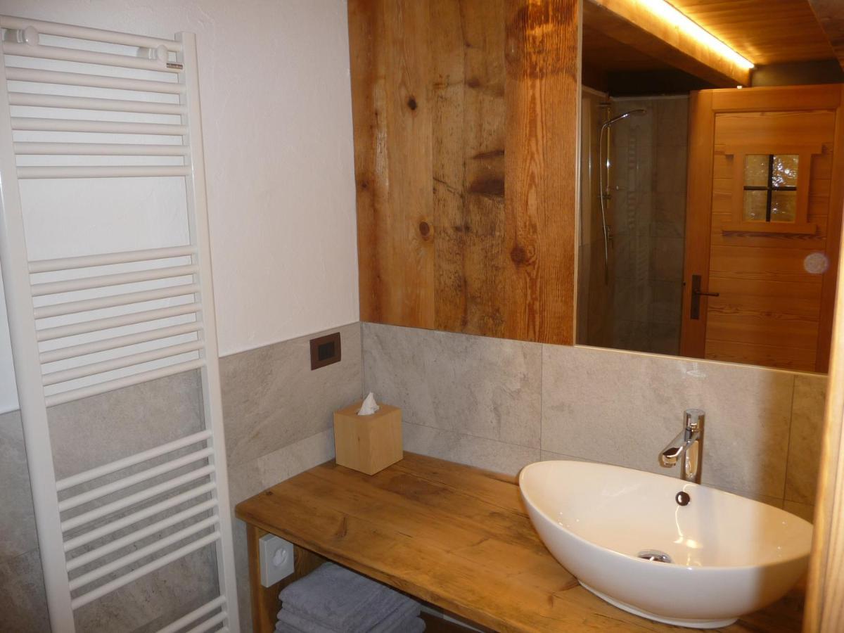 Bed and Breakfast Beb Luca76 Avise Exterior foto