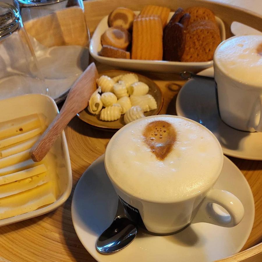Bed and Breakfast Beb Luca76 Avise Exterior foto
