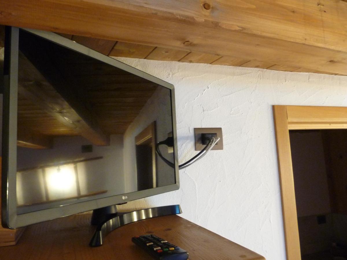Bed and Breakfast Beb Luca76 Avise Exterior foto